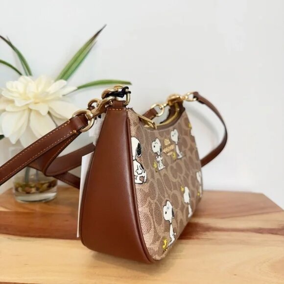 Coach X Peanuts Teri Shoulder Bag Signature Canvas Snoopy CBJ88 - Picture 2 of 4